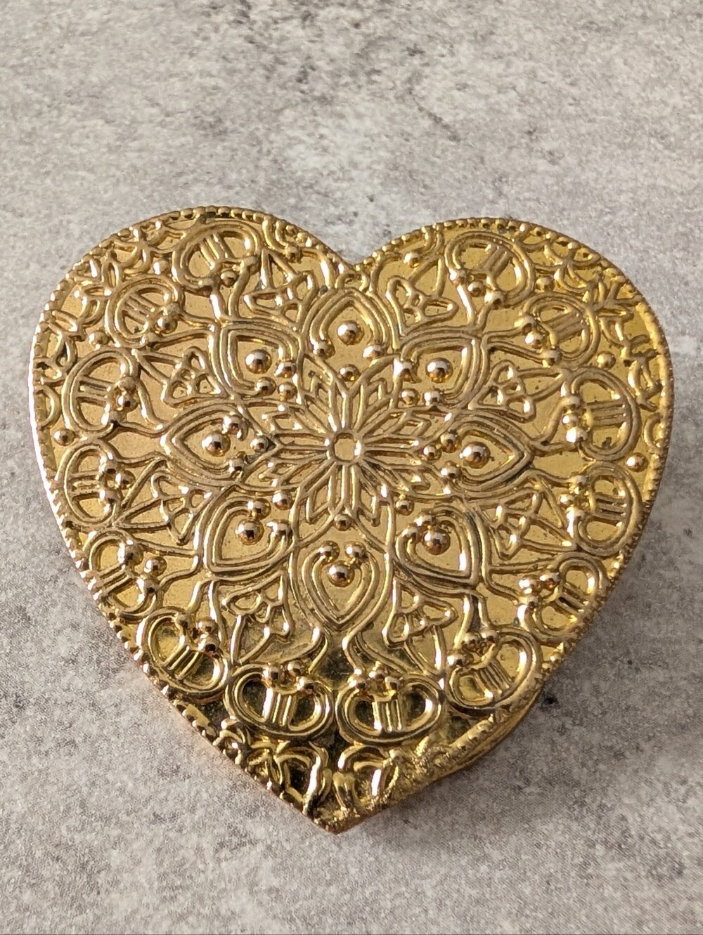 Vintage Gold Tone Scroll Design Heart Shaped Scarf Clip